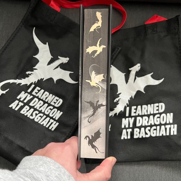 *NEW* Onyx Storm Deluxe Edition SIGNED Rebecca Yarros - Picture 2 of 4